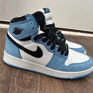 Nike Air Jordan 1 Retro OG High University Blue size 5.5Y